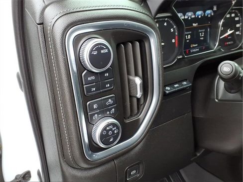 Used 2022 GMC Sierra 3500 Denali w/ Technology Package image 22
