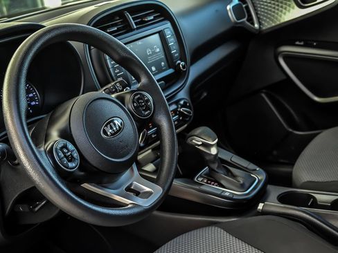 Used 2020 Kia Soul LX FWD image 19