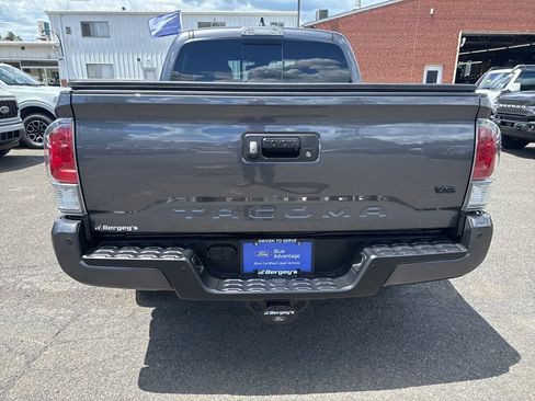Used 2021 Toyota Tacoma TRD Off-Road w/ Technology Package AWD/4WD image 6