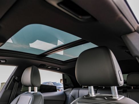 Used 2021 Audi Q8 Premium w/ Convenience Package image 4