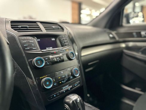 Used 2019 Ford Explorer XLT FWD image 25
