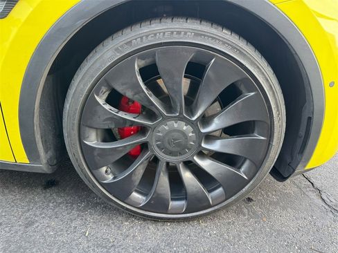 Used 2022 Tesla Model Y Performance image 2