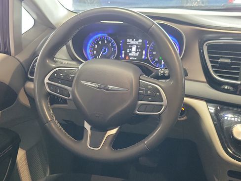 Used 2023 Chrysler Voyager LX FWD image 16