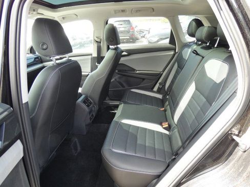 Used 2024 Volkswagen Taos SEL image 9