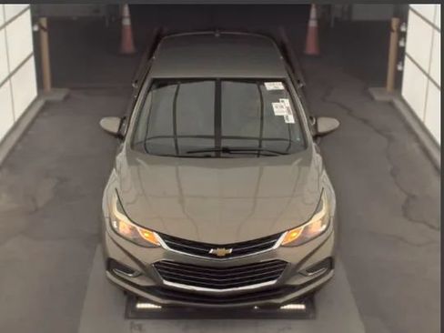 Used 2017 Chevrolet Cruze Premier FWD image 3