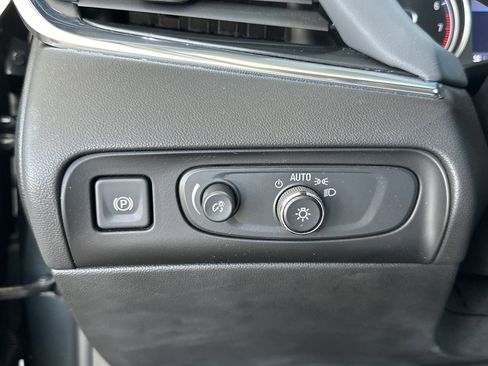 Used 2021 Buick Enclave Essence FWD image 18