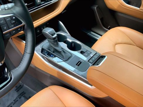 Used 2020 Toyota Highlander Platinum image 14