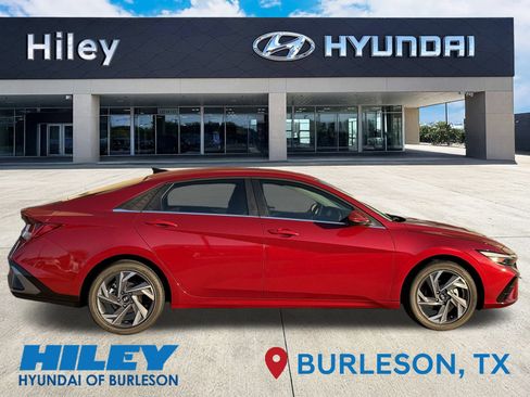 Certified 2025 Hyundai Elantra SEL FWD image 3