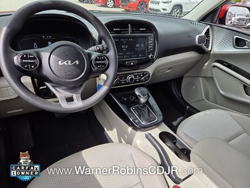 Used 2025 Kia Soul LX w/ LX Technology Package FWD image 7