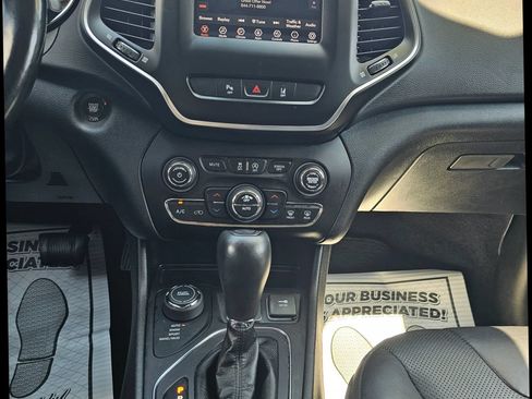 Used 2020 Jeep Cherokee Latitude Lux w/ Comfort/Convenience Group AWD/4WD image 29