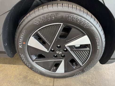 New 2025 Hyundai Ioniq 5 SE image 19