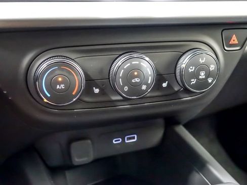 New 2026 Chevrolet Trax LS w/ LS Convenience Package FWD image 16