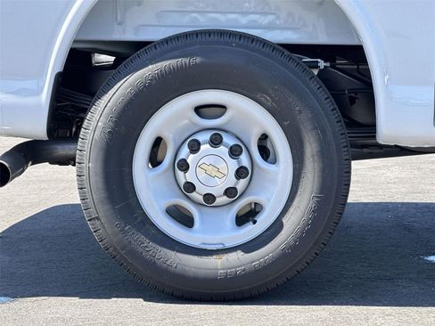 New 2026 Chevrolet Express 2500 Work Van w/ Driver Convenience Package image 30