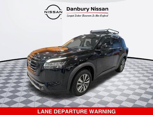 Certified 2023 Nissan Pathfinder SL w/ Lighting Package (N92) FWD image 8