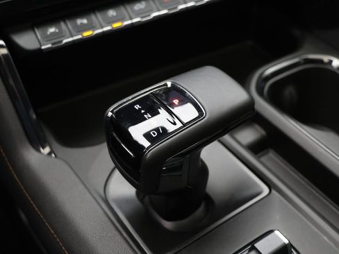 Used 2025 GMC Sierra 1500 AT4 w/ Technology Package AWD/4WD image 36