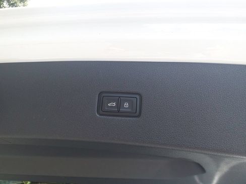 Used 2025 Audi Q8 Prestige AWD/4WD image 18