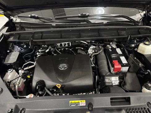Used 2020 Toyota Highlander XLE AWD/4WD image 32