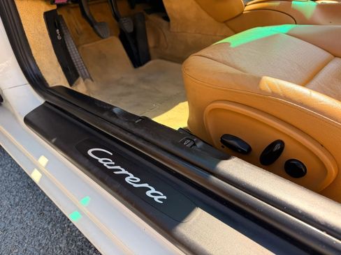 Used 2001 Porsche 911 Cabriolet image 20