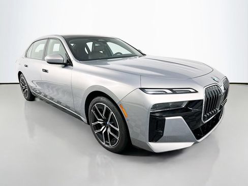 Used 2026 BMW 740i xDrive AWD/4WD image 3