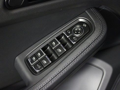 Certified 2026 Porsche Macan image 15