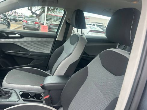 Used 2022 Volkswagen Taos S FWD image 6