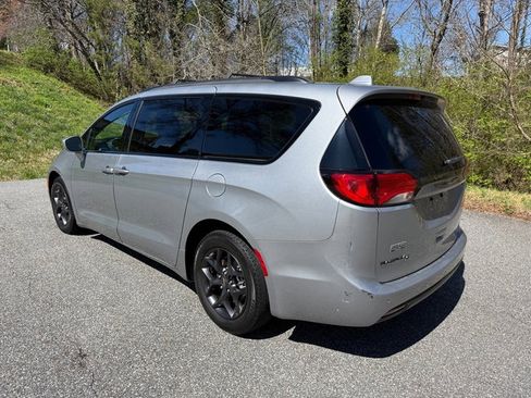 Used 2020 Chrysler Pacifica Touring-L w/ S Appearance Package image 8