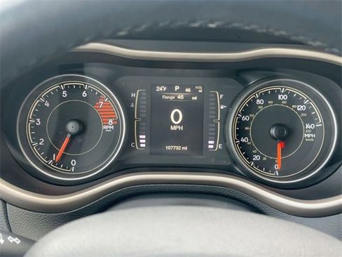 Used 2016 Jeep Cherokee Latitude w/ Cold Weather Group image 18