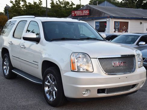 Used 2010 GMC Yukon Denali image 2