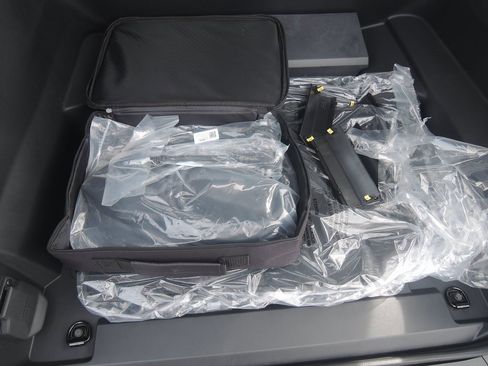 New 2025 Chevrolet Silverado EV LT image 38