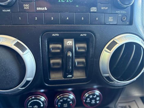 Used 2016 Jeep Wrangler Unlimited Rubicon AWD/4WD image 29