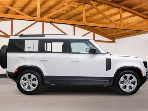 Used 2025 Land Rover Defender 110 S AWD/4WD image 4