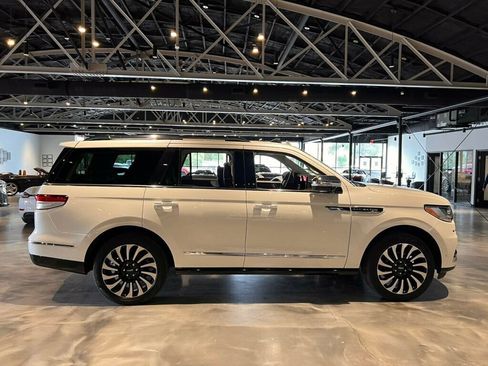 Used 2024 Lincoln Navigator Black Label AWD/4WD image 6