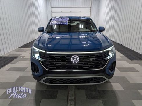 Used 2025 Volkswagen Atlas Cross Sport SE AWD/4WD image 6