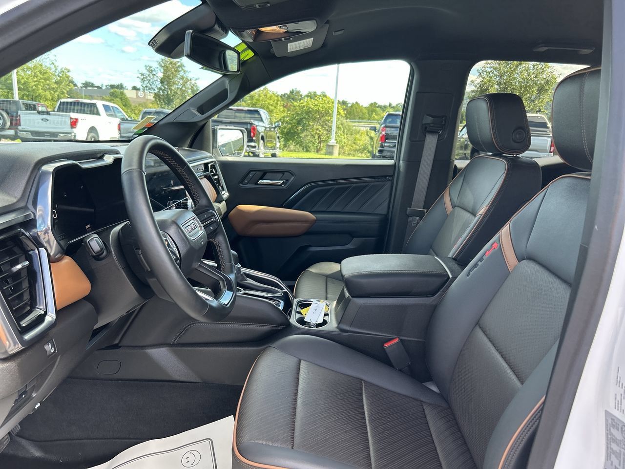 Used 2024 GMC Canyon AT4 w/ AT4 Premium Package AWD/4WD image 22