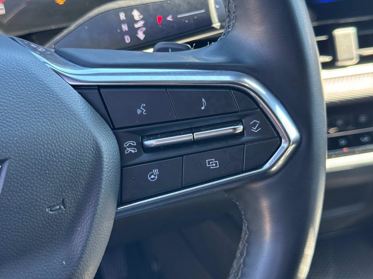 Used 2025 Chevrolet Equinox LT w/ Convenience Package II FWD image 35