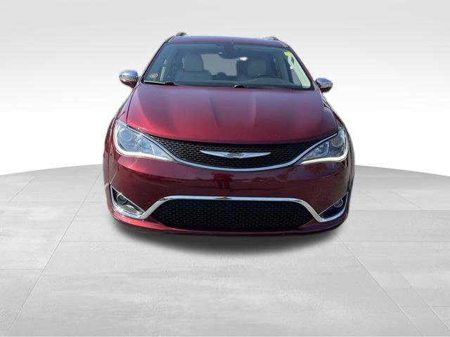 Used 2017 Chrysler Pacifica Limited w/ Tire & Wheel Group FWD image 2