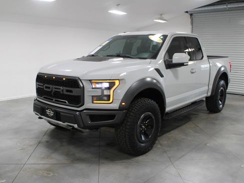 Used 2017 Ford F150 Raptor w/ Equipment Group 802A Luxury image 4
