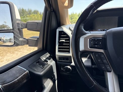 Used 2022 Ford F250 Lariat w/ Lariat Value Package AWD/4WD image 16