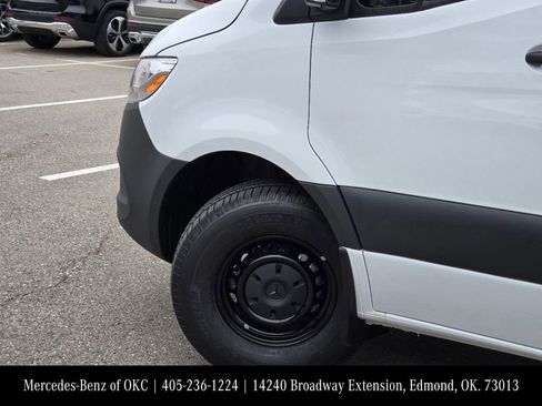 Used 2025 Mercedes-Benz Sprinter 2500 image 5