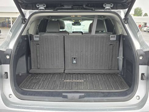 Used 2022 Toyota Highlander XLE AWD/4WD image 15