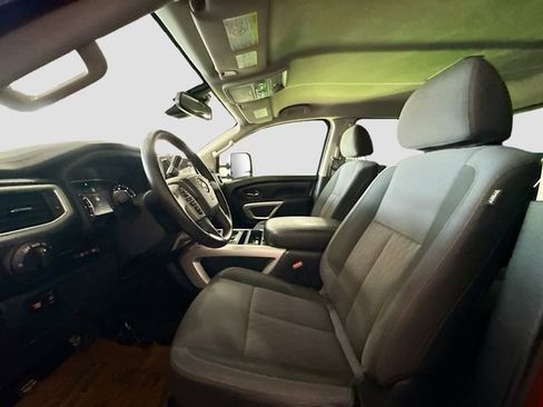Used 2020 Nissan Titan SV w/ SV Convenience Package image 22