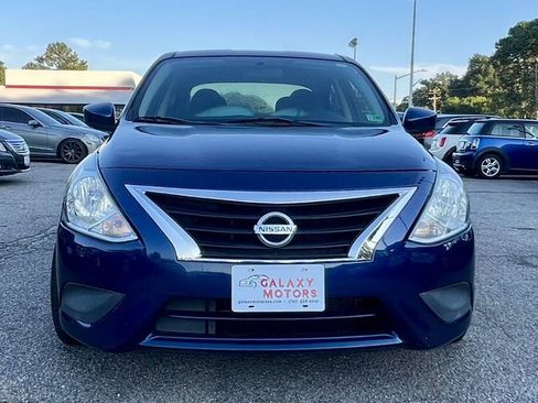 Used 2018 Nissan Versa SV image 2