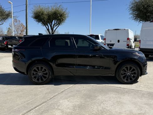 Used 2022 Land Rover Range Rover Velar R-Dynamic S image 3