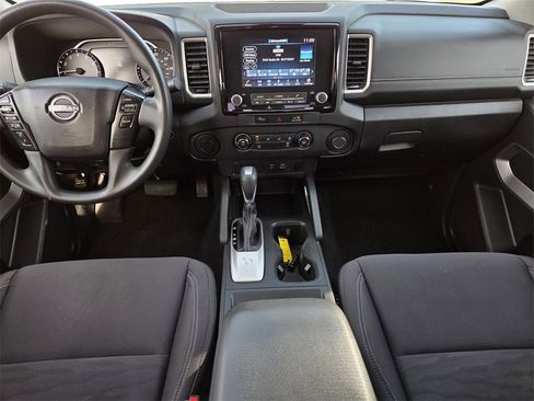 Used 2023 Nissan Frontier SV image 8