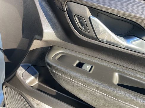 Used 2024 GMC Terrain SLE w/ Elevation Edition image 30