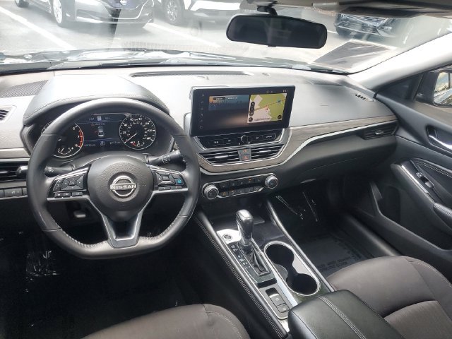 Used 2023 Nissan Altima 2.5 SV w/ SV Premium Package FWD image 10