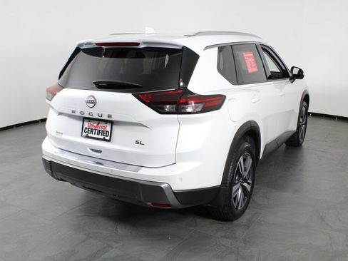 Certified 2024 Nissan Rogue SL FWD image 4