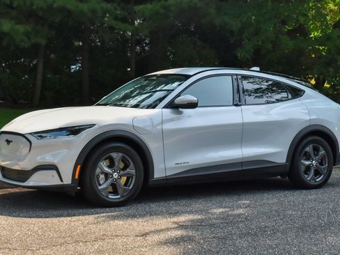 Used 2021 Ford Mustang Mach-E Select RWD image 2