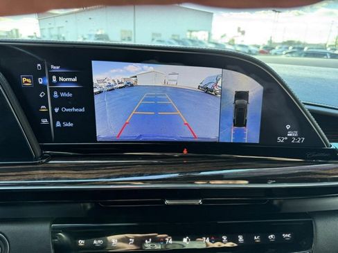 Used 2023 Cadillac Escalade Premium Luxury image 17