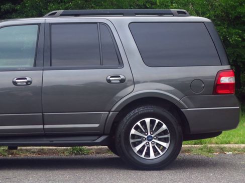 Used 2016 Ford Expedition XLT w/ Equipment Group 202A AWD/4WD image 25